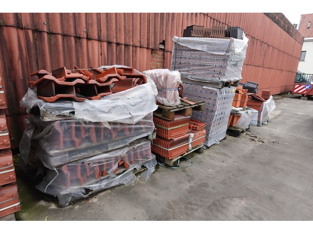 12x pallet diverse dakpannen - afbeelding 1 van  9