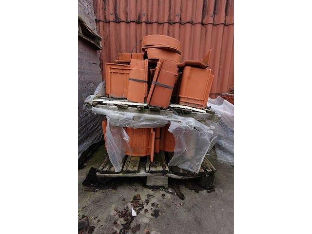 12x pallet diverse dakpannen - afbeelding 5 van  9