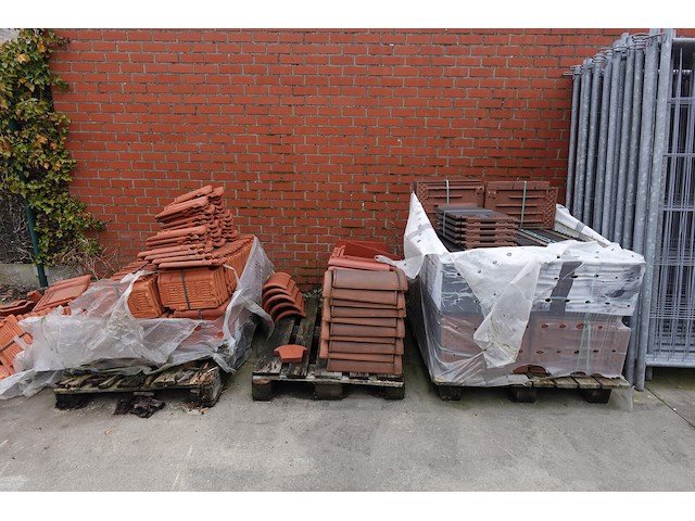 12x pallet diverse dakpannen - afbeelding 7 van  9