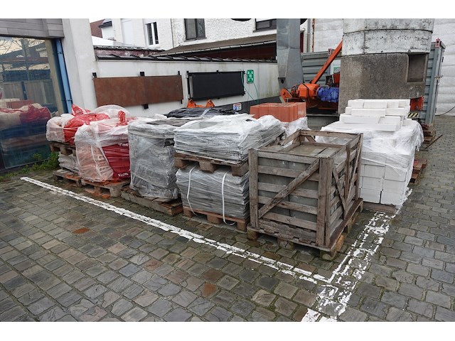 12x pallet diverse stenen & klinkers - afbeelding 1 van  15