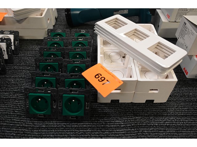 12x stopcontact legrand 2p+a groen - afbeelding 1 van  1