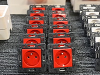 12x stopcontact legrand 2p+a rood - afbeelding 2 van  2