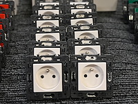 12x stopcontact legrand 2p+a wit - afbeelding 2 van  2