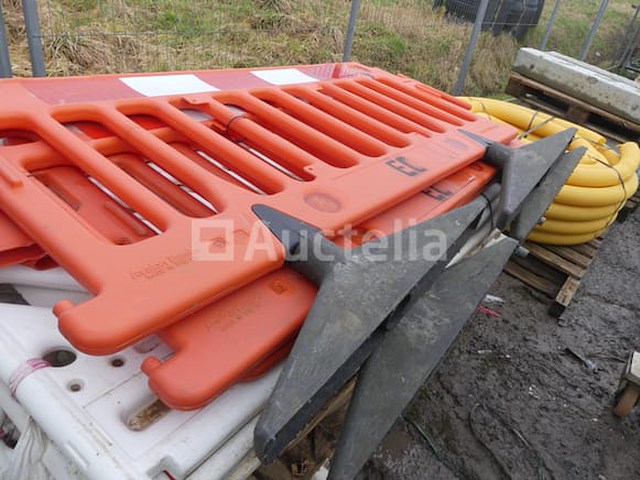 13 abs-constructiebarrières - afbeelding 1 van  4