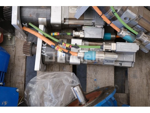 13 diverse elektromotoren - afbeelding 4 van  11
