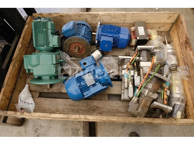 13 diverse elektromotoren - afbeelding 7 van  11