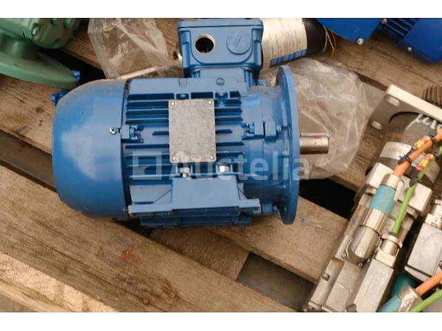13 diverse elektromotoren - afbeelding 8 van  11