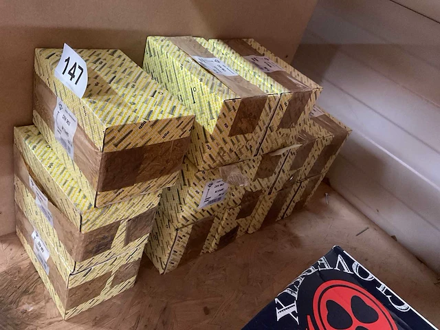13 dozen verzonken bouten - afbeelding 1 van  3