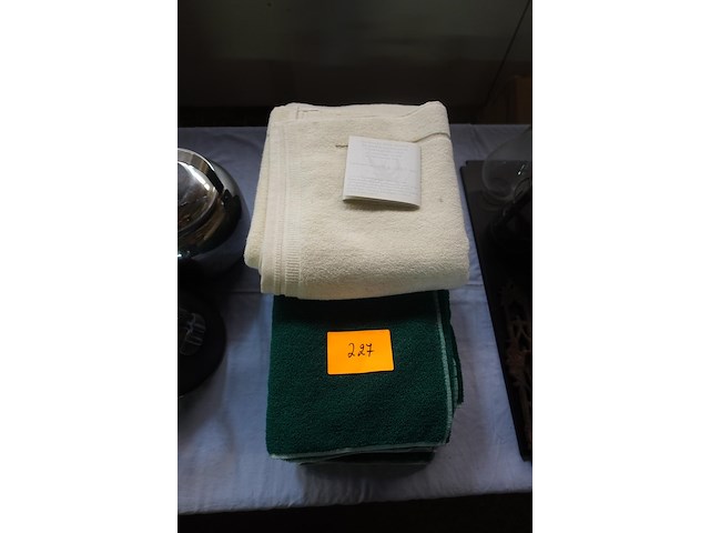 13 handdoeken en 1 badmat - afbeelding 1 van  2