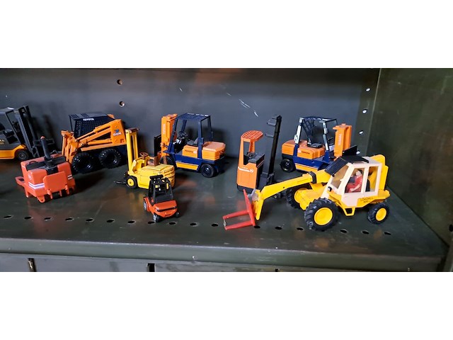 13 heftruckjes (2 met schade) - afbeelding 2 van  2