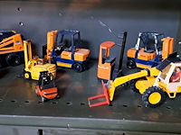 13 heftruckjes (2 met schade) - afbeelding 2 van  2
