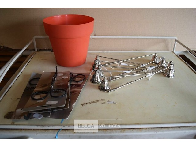 ±13 kaarsendovers in plastieken bloempot - afbeelding 1 van  3