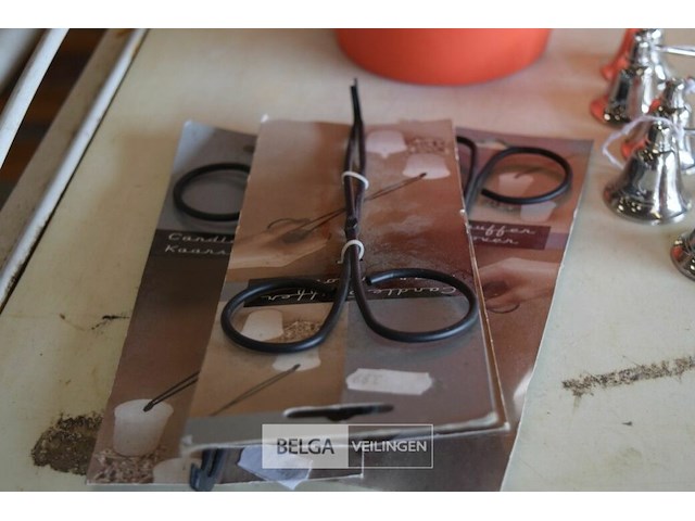 ±13 kaarsendovers in plastieken bloempot - afbeelding 3 van  3