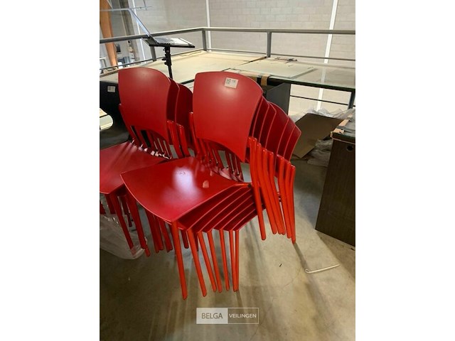 13 rode pvc stoelen - afbeelding 2 van  2