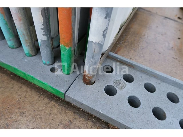 13 solide constructiebarrières - afbeelding 2 van  5