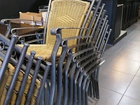 13 stapelbare terrasstoelen en degelijken ( staande buiten ) - afbeelding 3 van  5