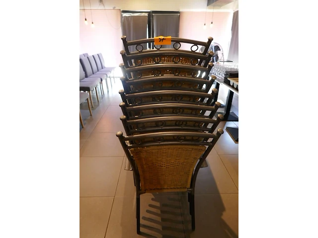 13 stapelbare terrasstoelen en degelijken ( staande buiten ) - afbeelding 5 van  5