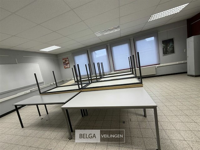 ± 13 tafels + 1 bureau - afbeelding 2 van  6