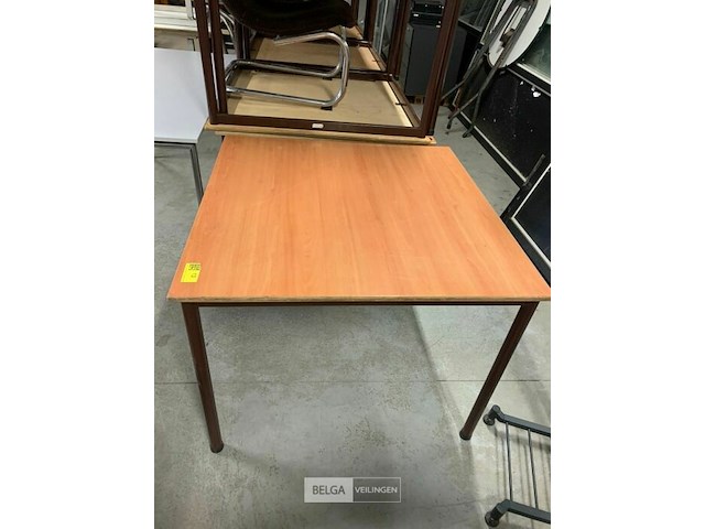 13 tafels met houten bladen en metalen poten - afbeelding 3 van  3