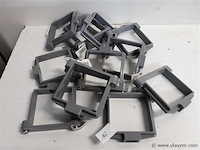 13 x buisbeugel 80x80mm grijs pvc regenafvoer - afbeelding 1 van  2