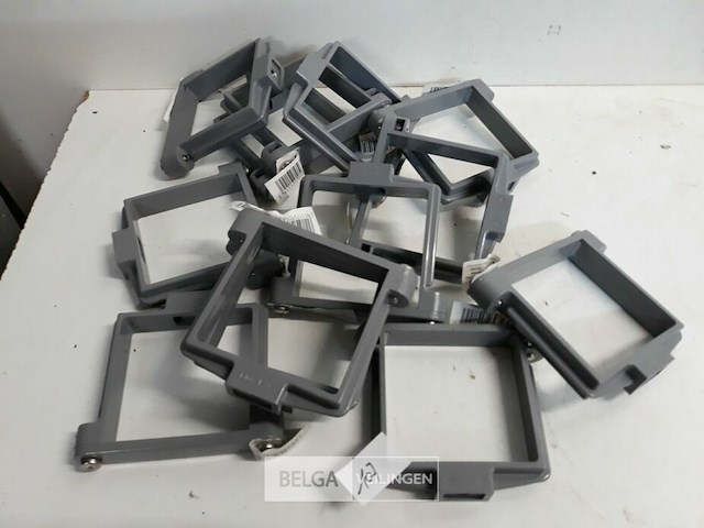 13 x buisbeugel 80x80mm grijs pvc regenafvoer - afbeelding 2 van  3