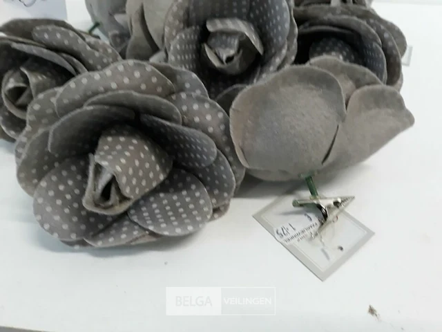 13 x roos stof grijs met clip 9 cm - afbeelding 3 van  3