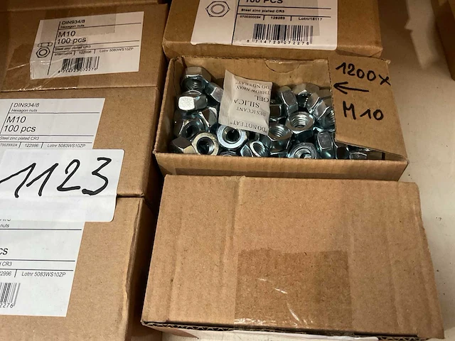 1300 moeren - afbeelding 2 van  4