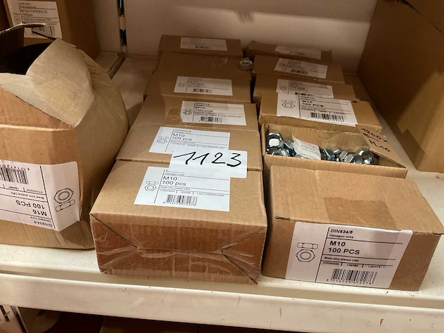 1300 moeren - afbeelding 4 van  4