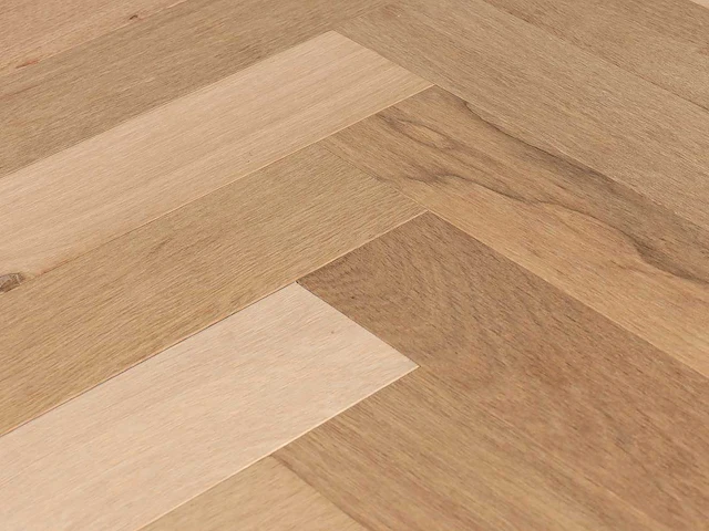 138 m2 parket eiken visgraat onbehandeld mutliplank - 540 x 90 x 12 mm - afbeelding 1 van  4