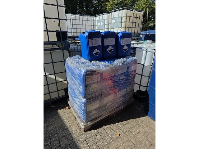 (139x) diverse vaten/ bidons nn - afbeelding 4 van  6