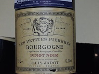 13x fles rode wijn, louis jadot, les petites pierres bourgogne pinot noir 2001, 1500ml - afbeelding 2 van  3