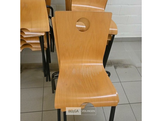 13x houten stapelstoelen - afbeelding 2 van  2