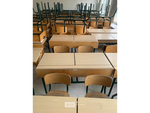 13x schoolbanken met vaste stoeltjes - afbeelding 1 van  1