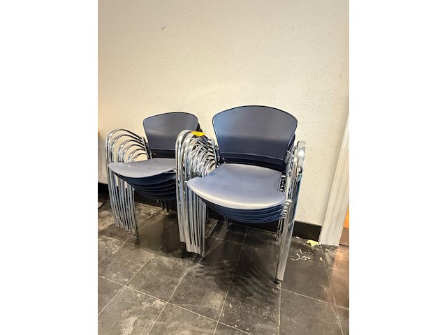 13x stapelbare stoel - afbeelding 1 van  4