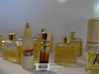 ±14 diverse kleine flesjes vintage parfum - afbeelding 6 van  6
