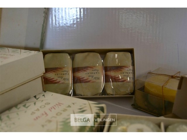 ±14 dozen div soorten zeep - afbeelding 5 van  6