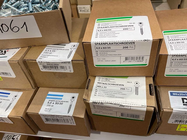14 dozen hout schroeven en draad ogen - afbeelding 3 van  4