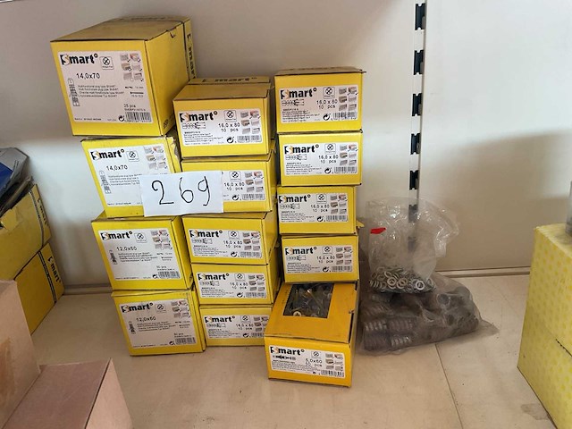 14 dozen pluggen en slag pluggen - afbeelding 1 van  4