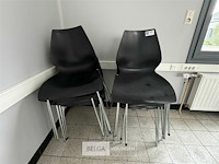 ± 14 houten stoelen - afbeelding 1 van  2