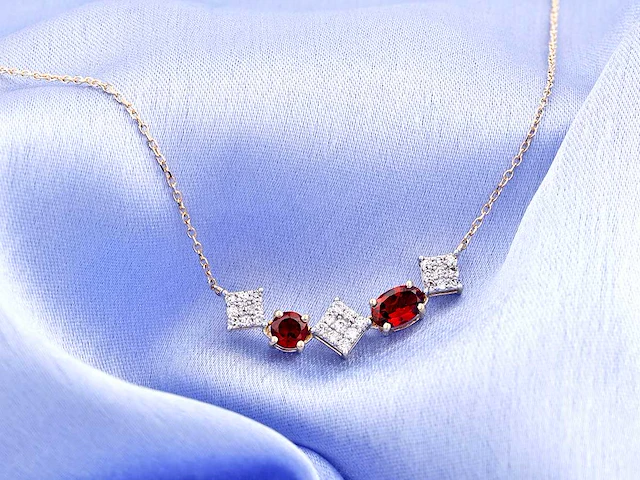 14 kt geelgouden ketting met hanger van 1,16 cts natuurlijke diamant en granaat - afbeelding 3 van  7
