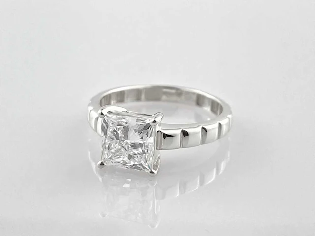 14 kt witgouden ring met 2,01 cts laboratoriumgekweekte diamant - afbeelding 2 van  9