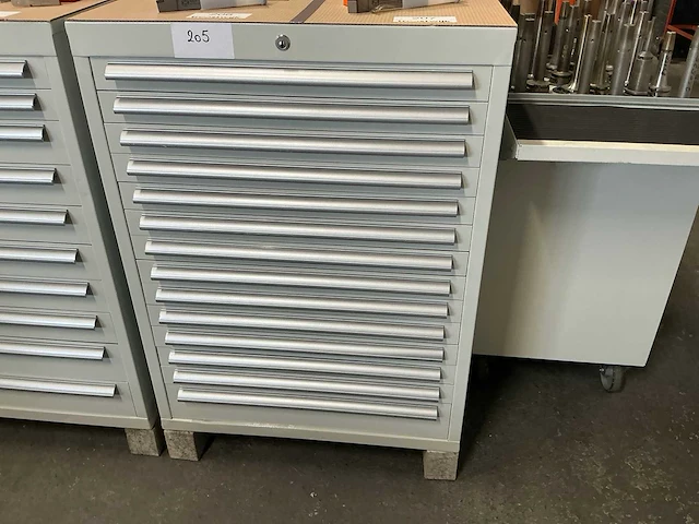 14-laden materiaalkast - afbeelding 1 van  5