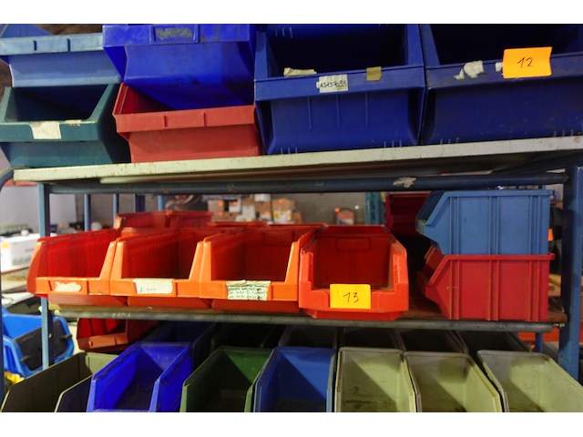 14 stapelbare magazijnbakken - afbeelding 1 van  3