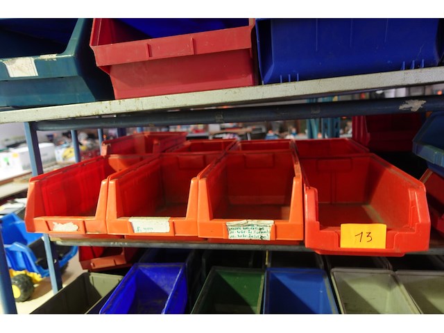 14 stapelbare magazijnbakken - afbeelding 2 van  3