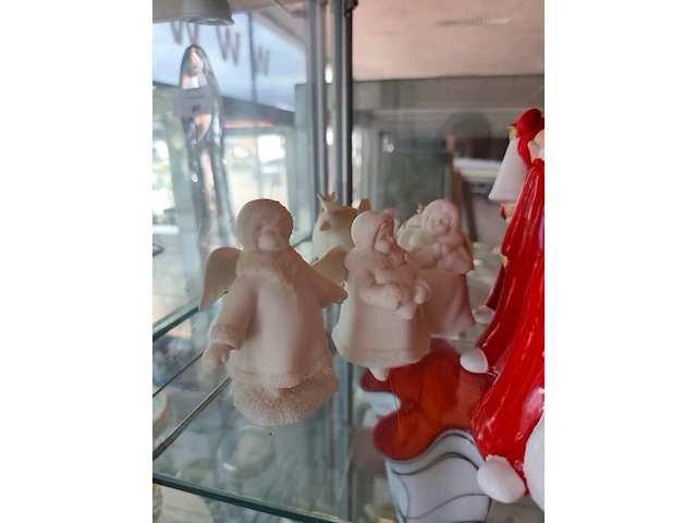 14 verschillende porseleinen kerst- en winterbeeldjes w.o.: 6 beeldjes nina & marco goebel - afbeelding 6 van  6