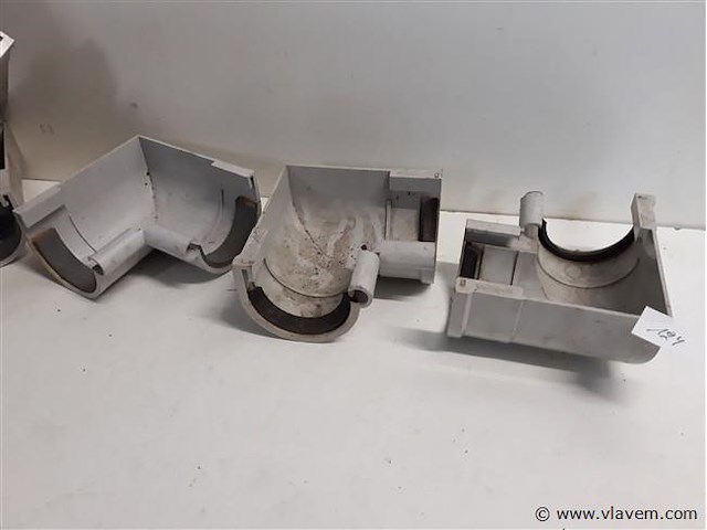 14 x binnenhoek 80mm licht grijs pvc regenafvoer - afbeelding 2 van  2