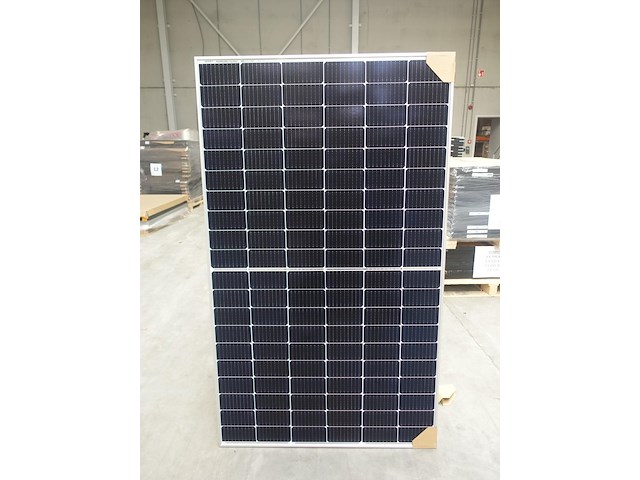 14 x zonnepaneel eging 370wp (5.180 wp) - afbeelding 1 van  3