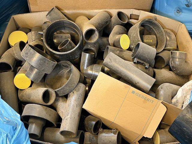 14 zakken vol pvc buizen/bochten - afbeelding 3 van  11