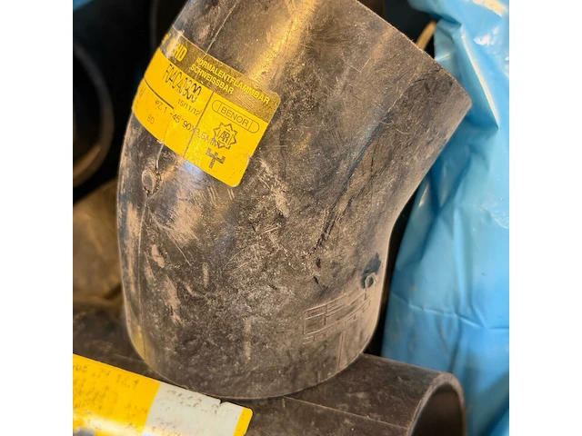 14 zakken vol pvc buizen/bochten - afbeelding 9 van  11