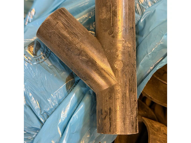 14 zakken vol pvc buizen/bochten - afbeelding 10 van  11